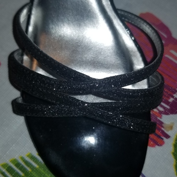 NEW Rampage Frankie 9 Black Slip Ons with Heel - Picture 3 of 6